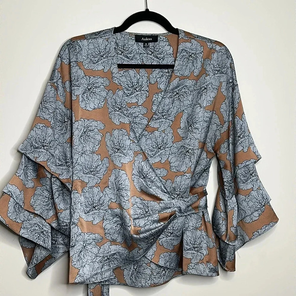 Aakaa  Soft Blue and Brown wrap top - Picture 3 of 10